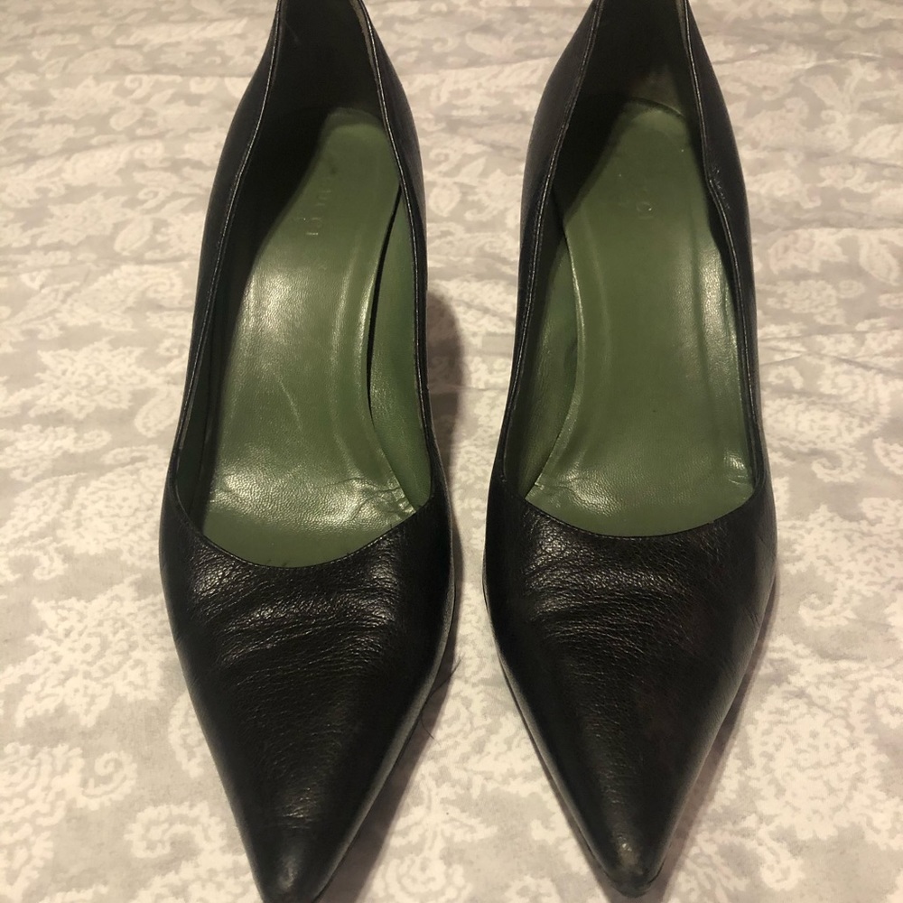 Gucci pointed toe black pump